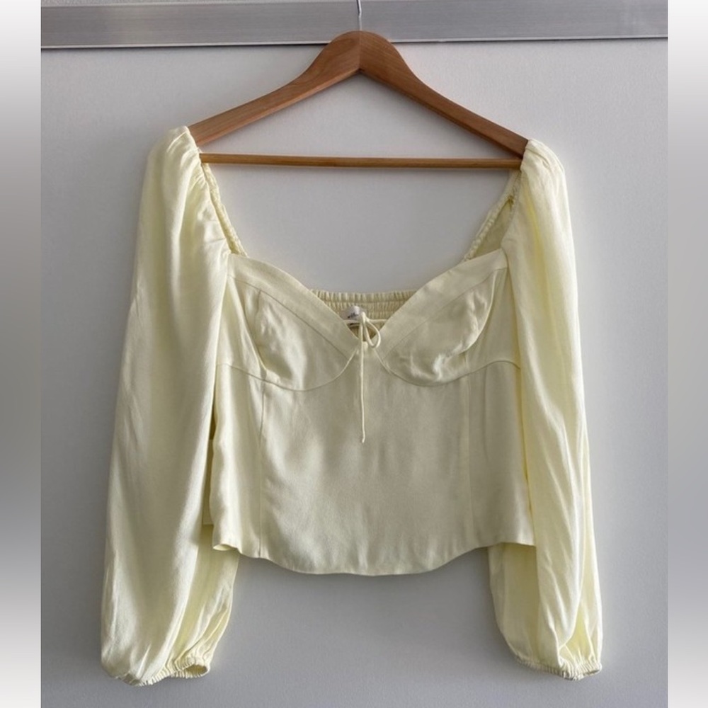 Aritzia Wilfred Novella Long Sleeve- Size M in the colour Whipped Butter